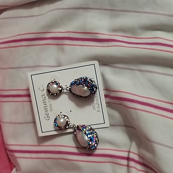 Baroque pearl earrings with color stones - Picture 2 of 4